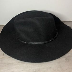 American Eagle black hat